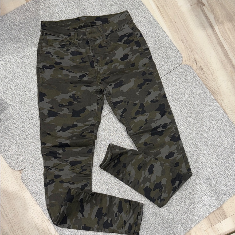 Levi's Green and Black Jeggings with Stretchy Fit